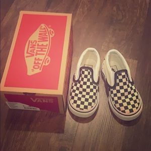 LNWT Unisex VANs Slip Ons